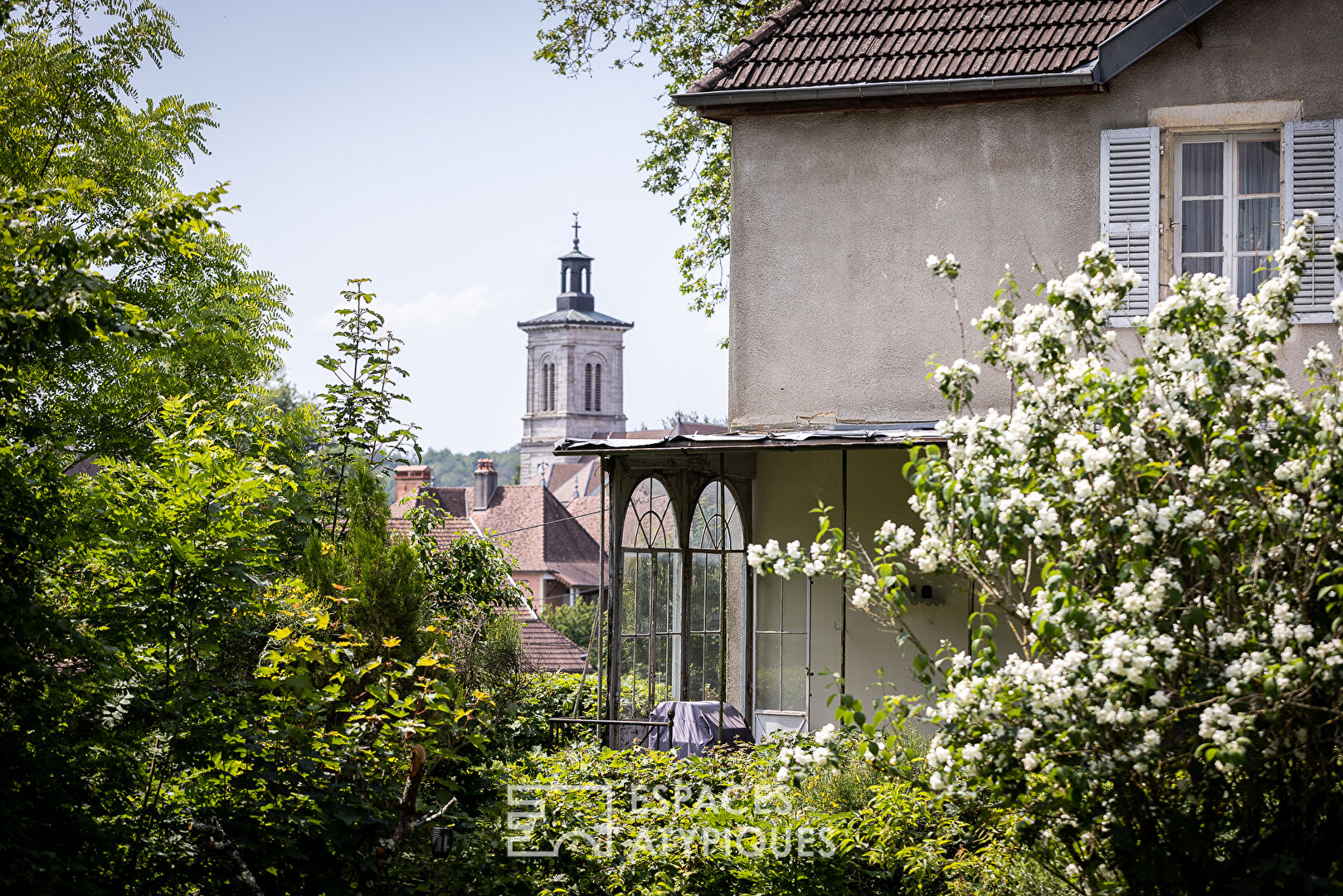 Castle steeped in history in its 1.1 hectare park