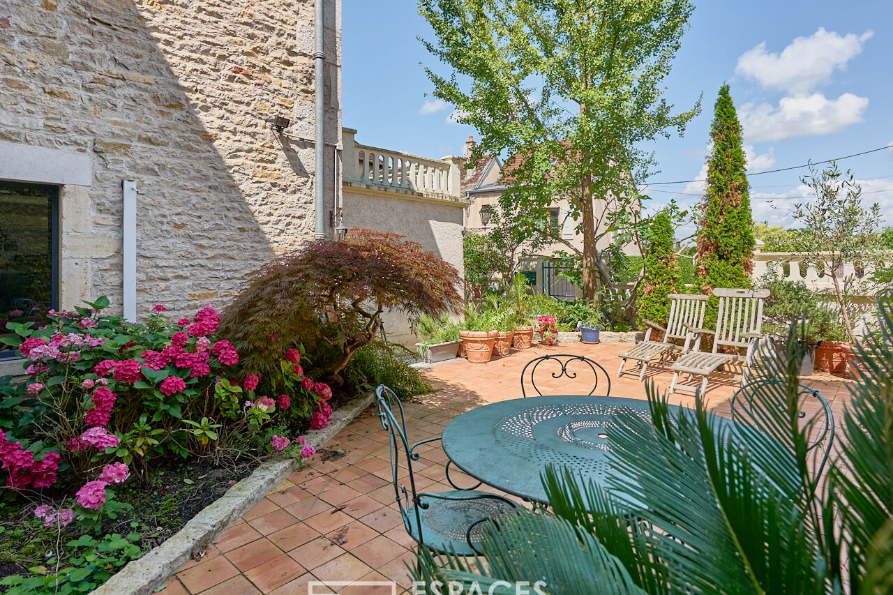 Village house with independent apartment and professional premises