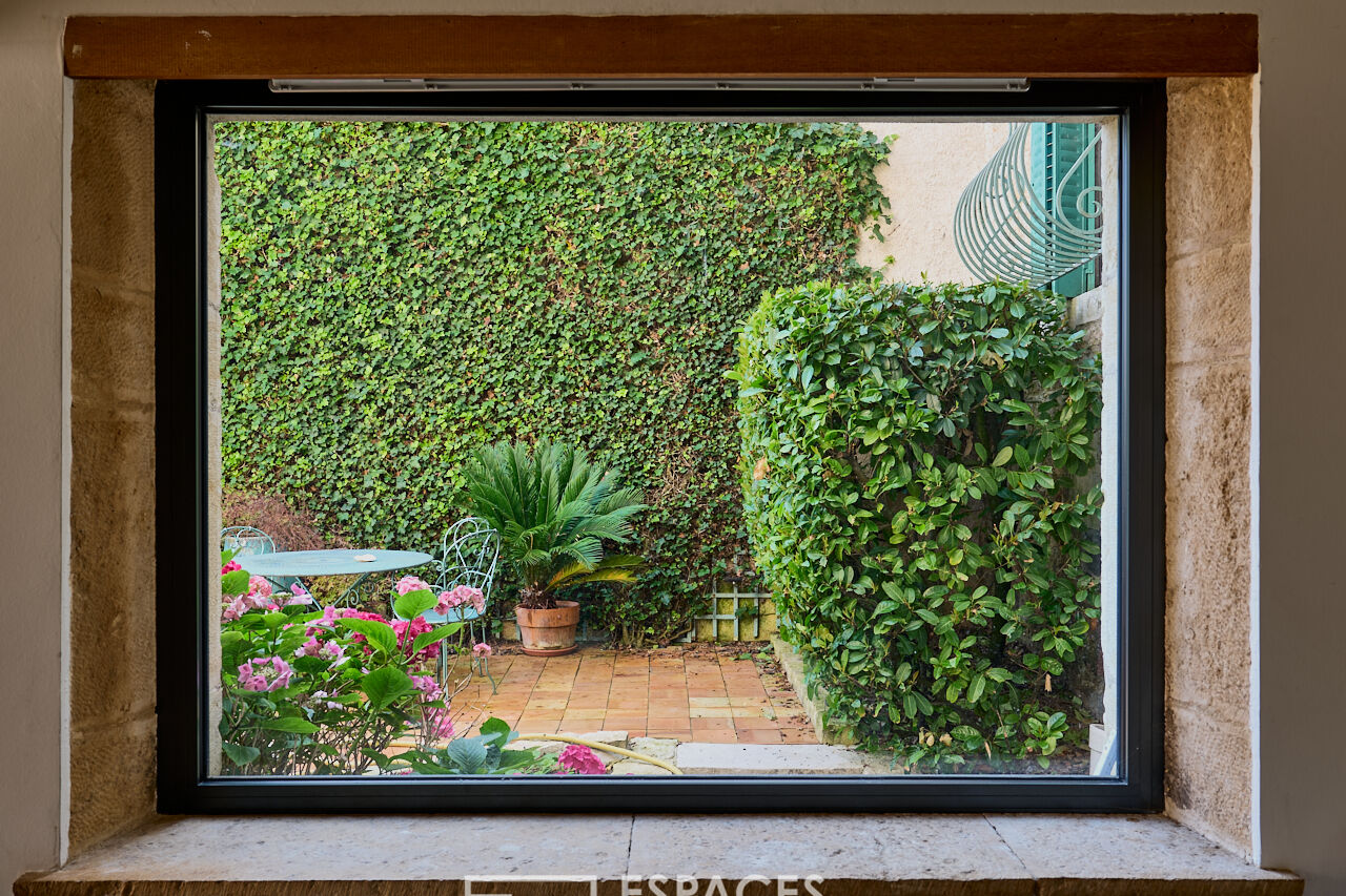 Village house with independent apartment and professional premises