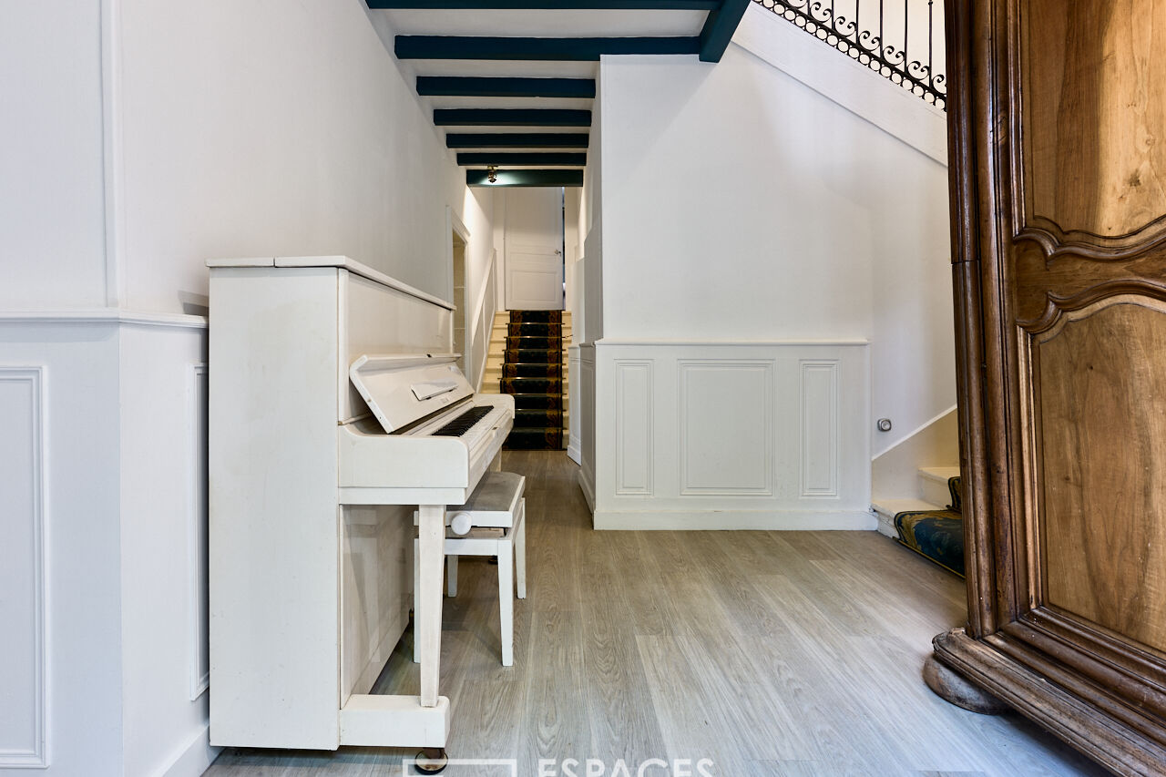 Village house with independent apartment and professional premises
