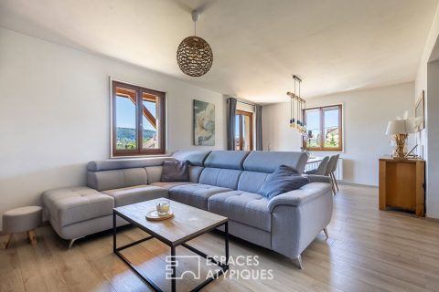 L’appartement avec sa vue imprenable sur le lac Saint-Point