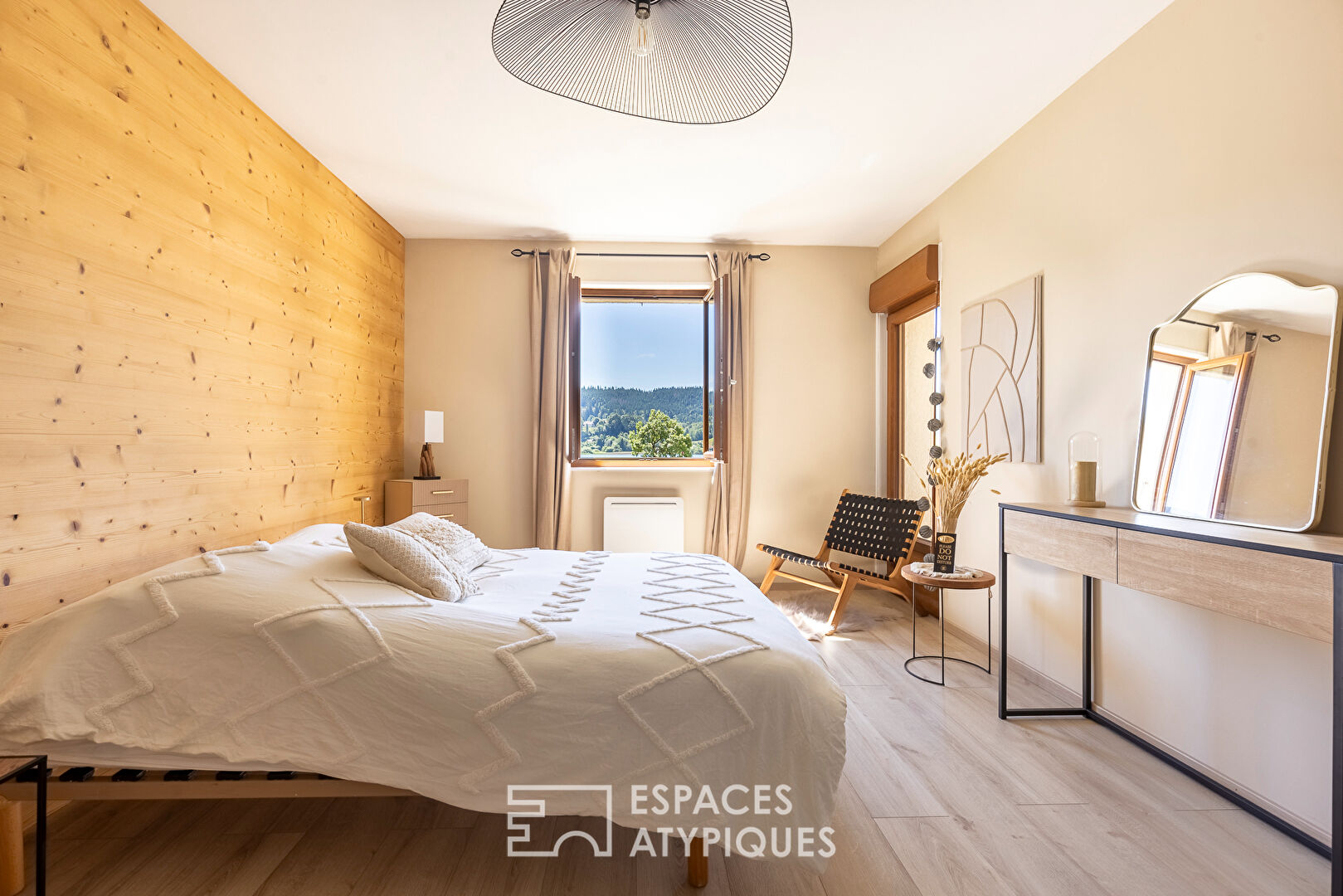 L’appartement avec sa vue imprenable sur le lac Saint-Point