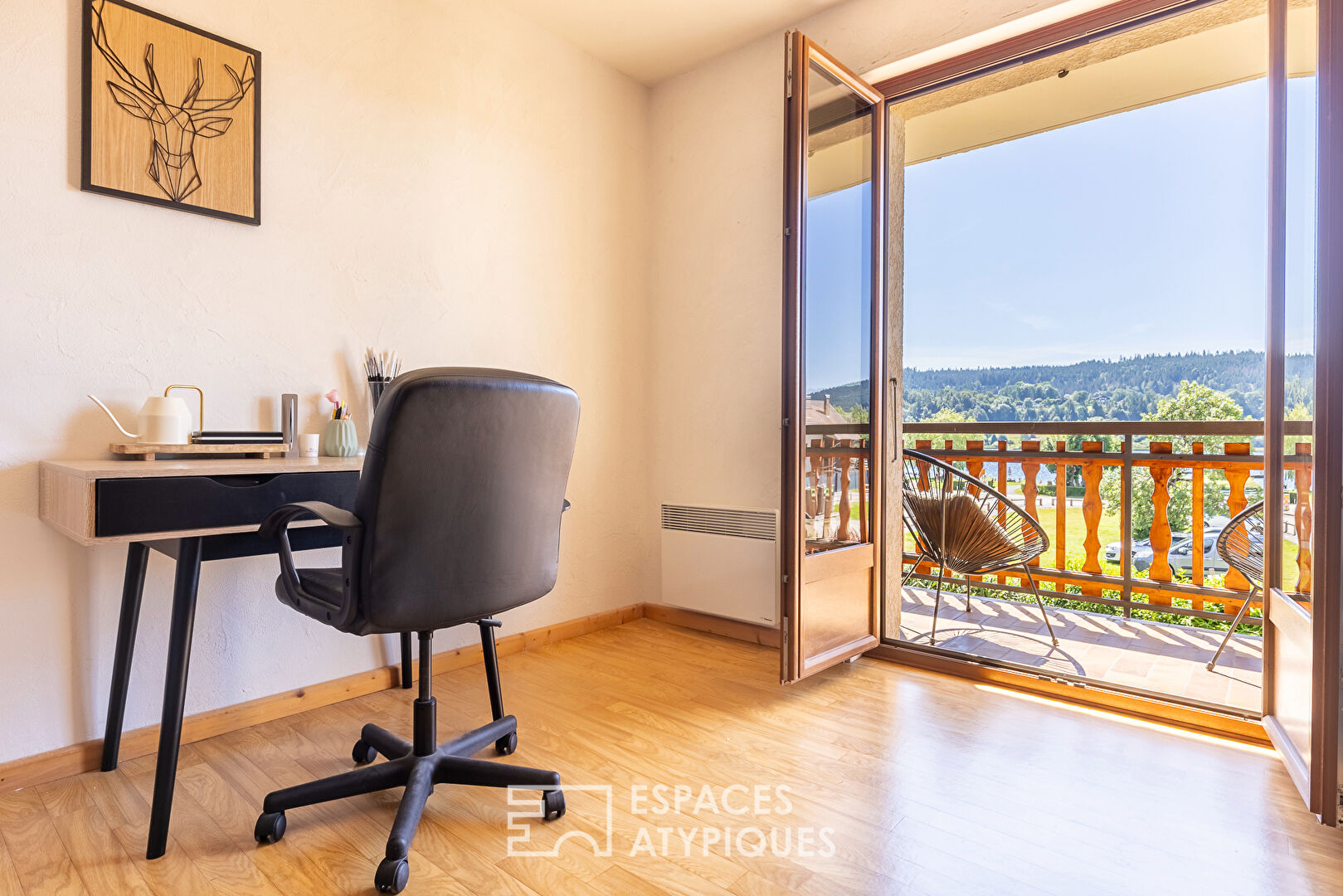 L’appartement avec sa vue imprenable sur le lac Saint-Point