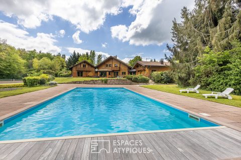 L’incroyable propriété d’exception en bois dans son parc arboré de 2,8ha