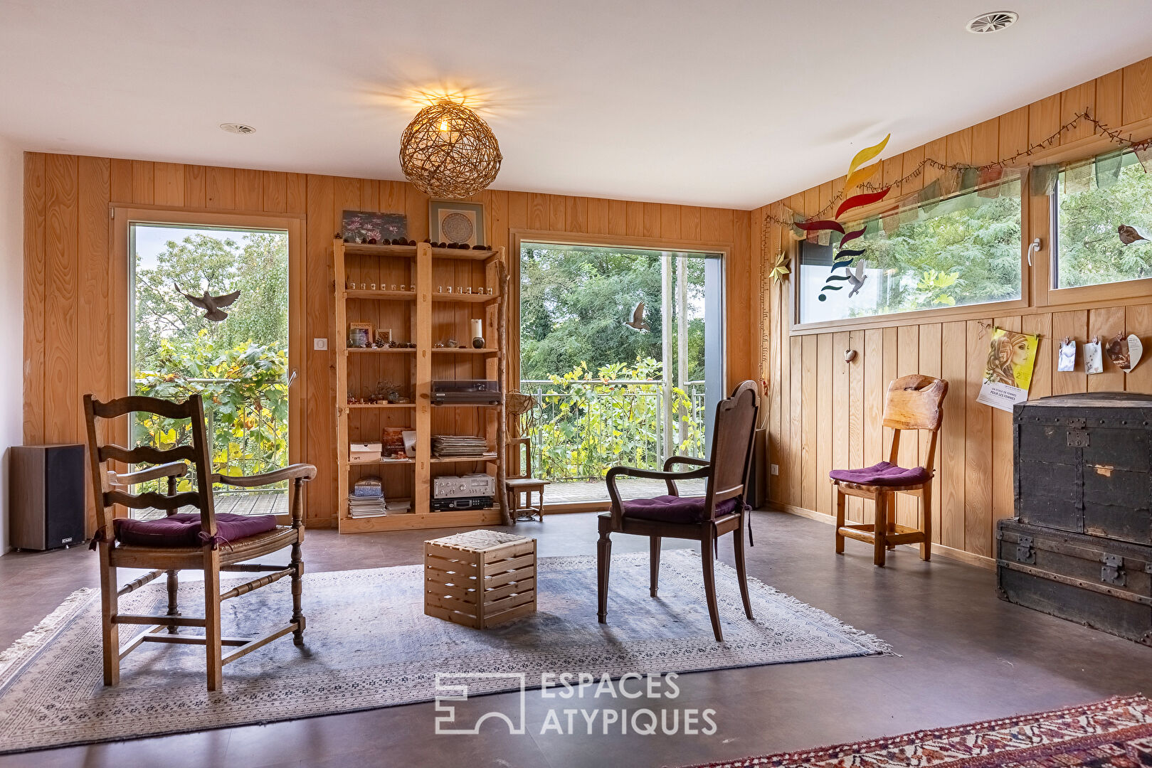 The passive house in its garden with 1000 flavors