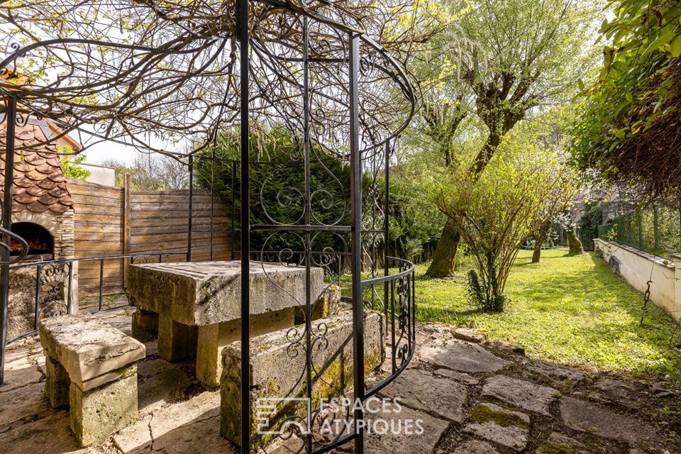 Maison de ville avec son jardin et son accès privé à la Loue