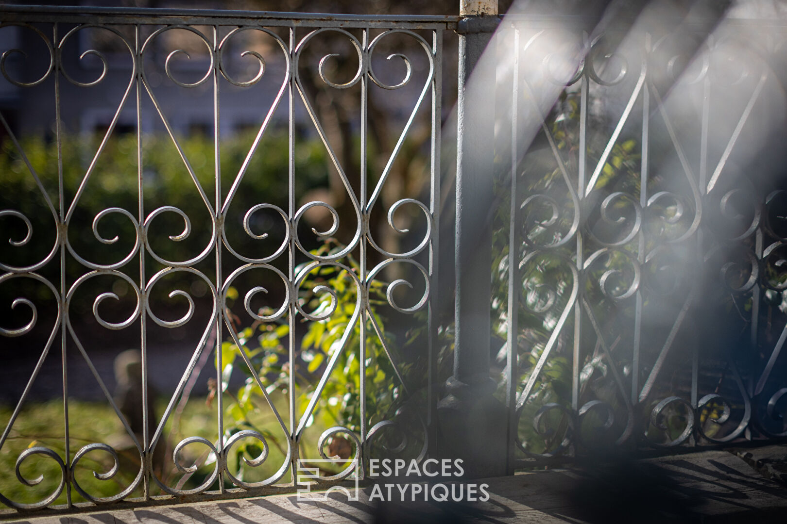 Maison bourgeoise de ville avec parking et dépendances