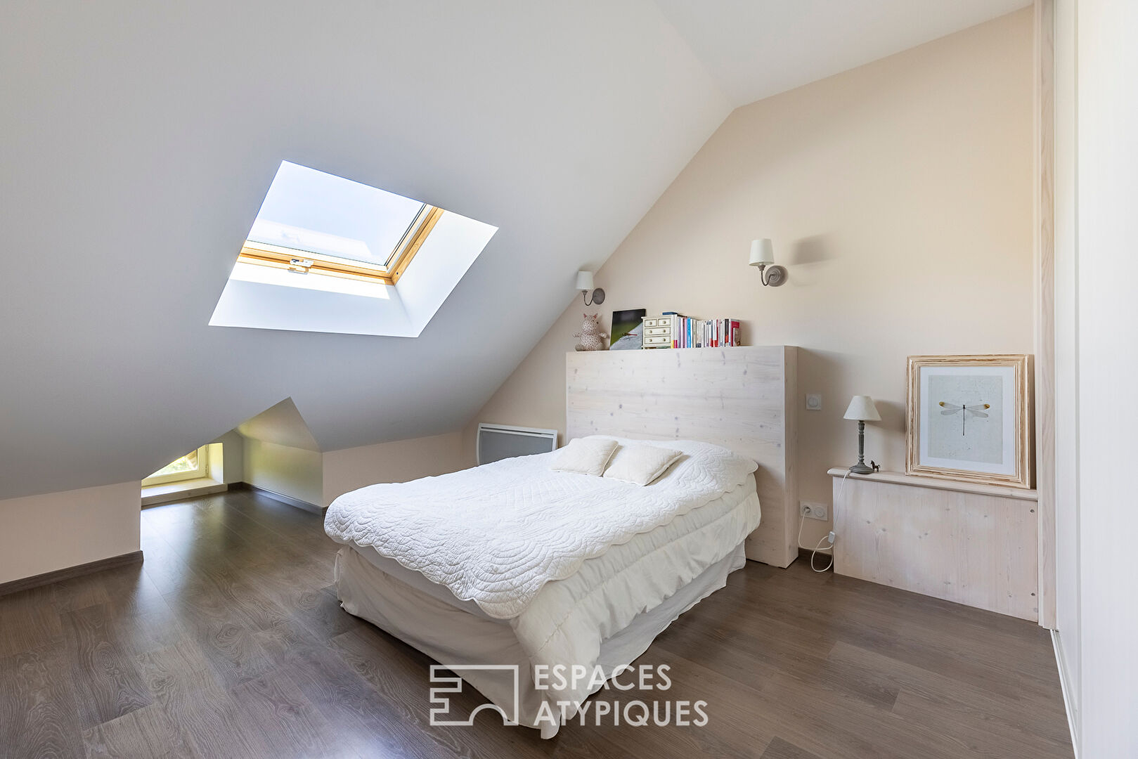 Character house with swimming pool near Château-Chalon