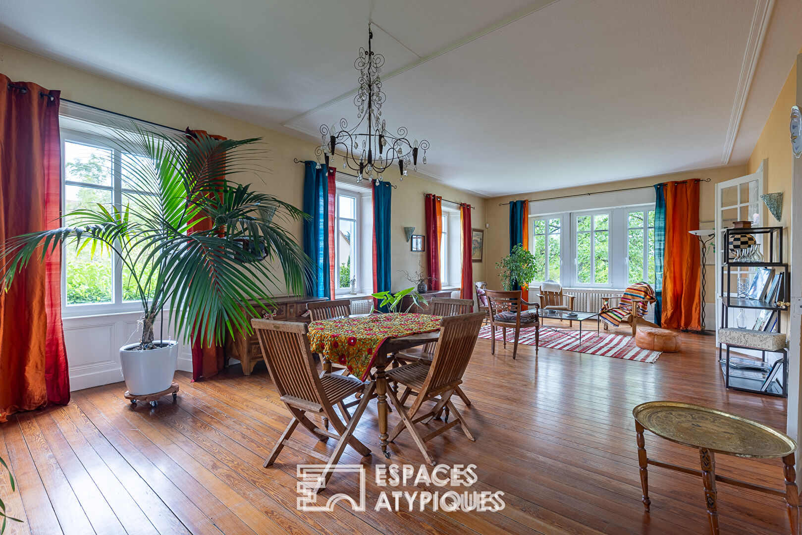 Maison familiale bourgeoise et sa piscine