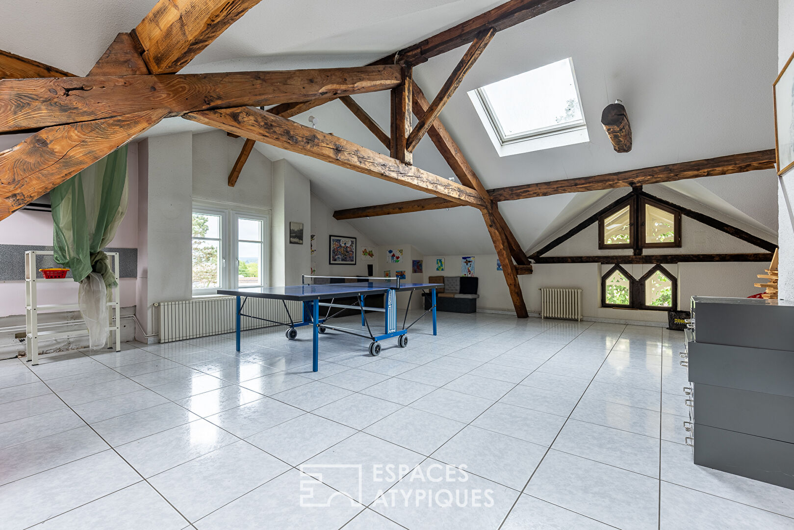 Maison familiale bourgeoise et sa piscine