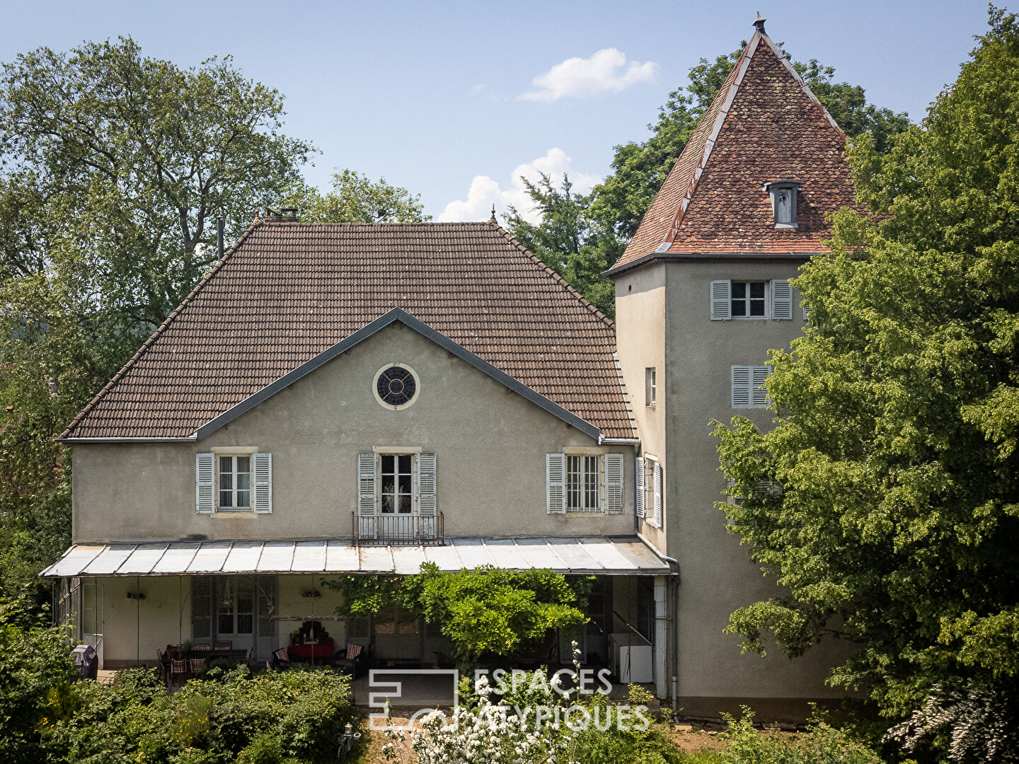 Château chargé d’histoire dans son parc de 1ha