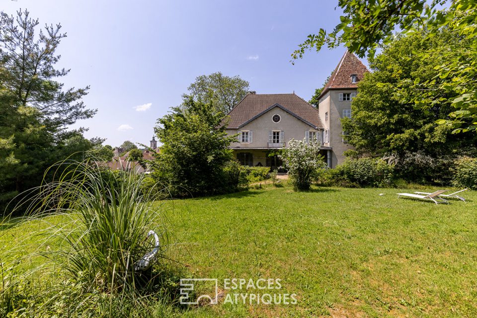 Château chargé d'histoire dans son parc de 1ha