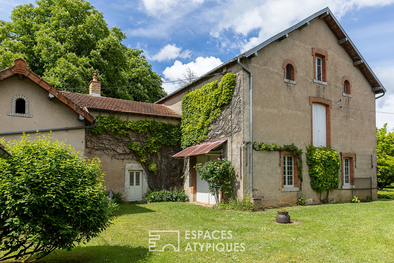 Maison de maître et dépendance