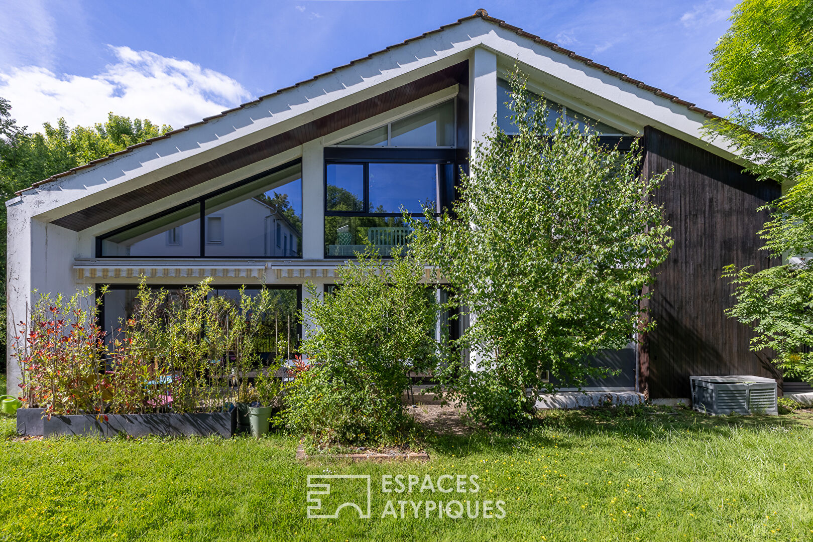 Maison d’architecte dans quartier résidentiel prisé