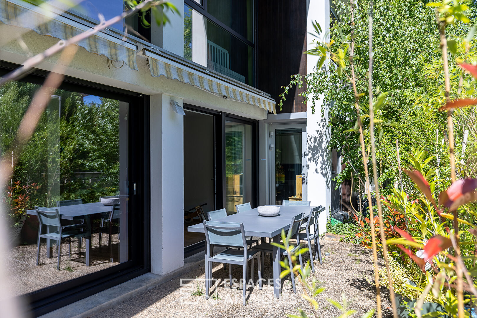 Maison d’architecte dans quartier résidentiel prisé