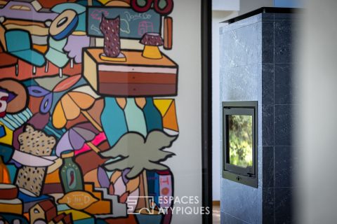 Bright architect-designed house with quiet grounds