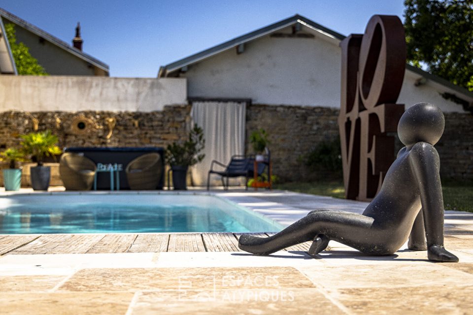 Propriété de charme rénovée au coeur du vignoble jurassien avec chambres d'hôtes et piscine