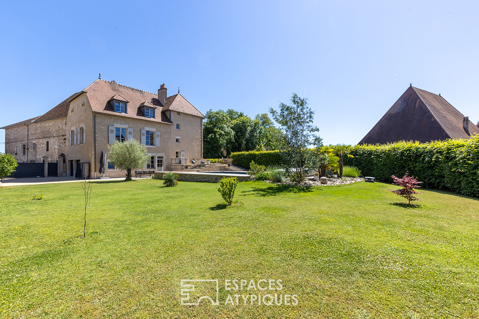 Between heritage and contemporary elegance near Besançon
