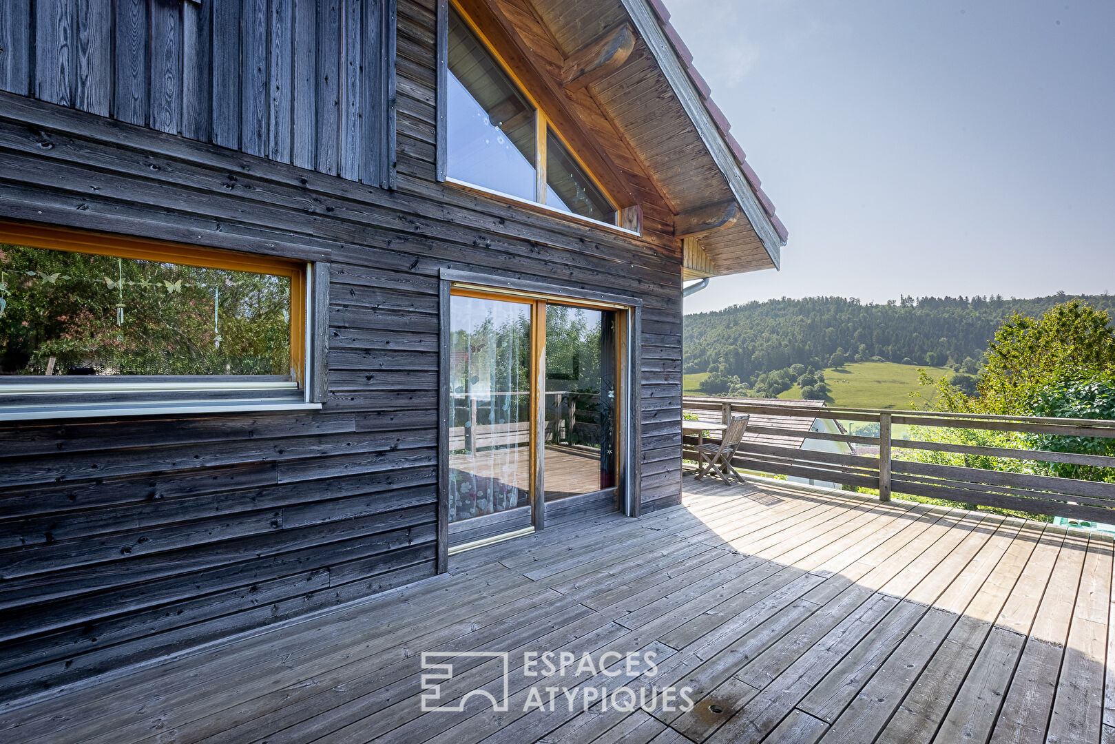 Maison à ossature bois au calme avec son jardin paysagé