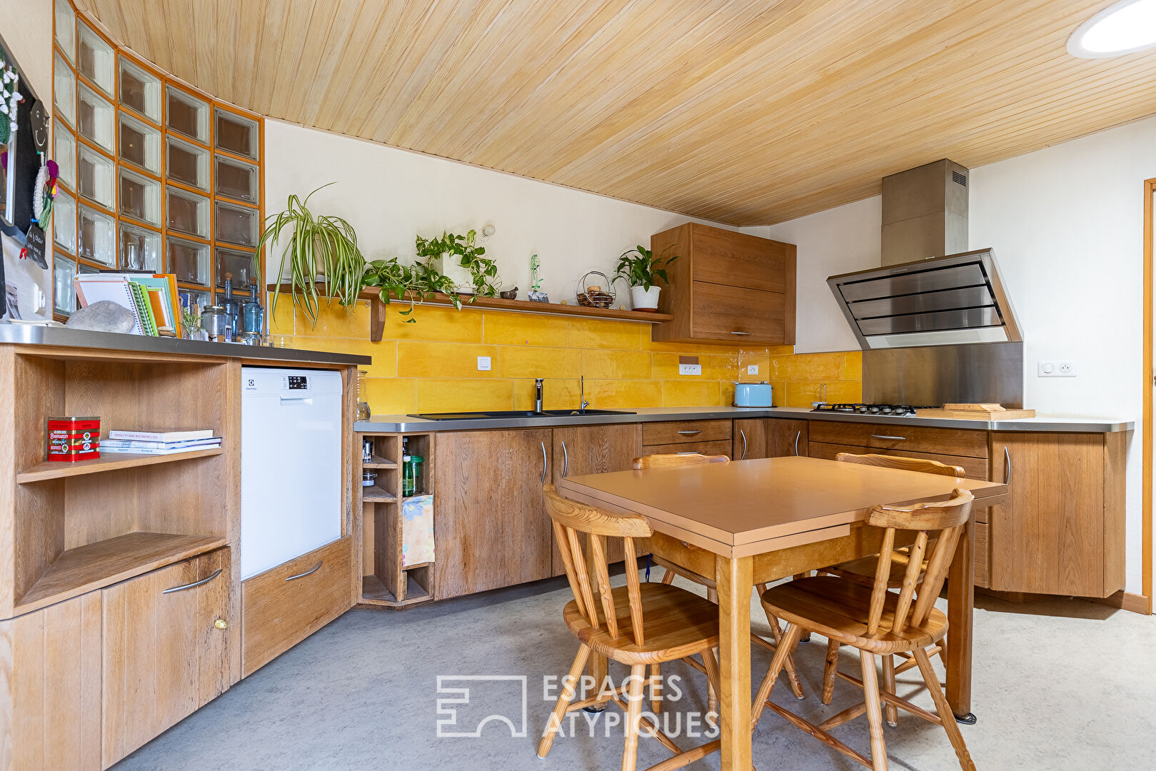 Maison à ossature bois au calme avec son jardin paysagé