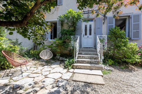Character house with outbuilding converted into a gîte