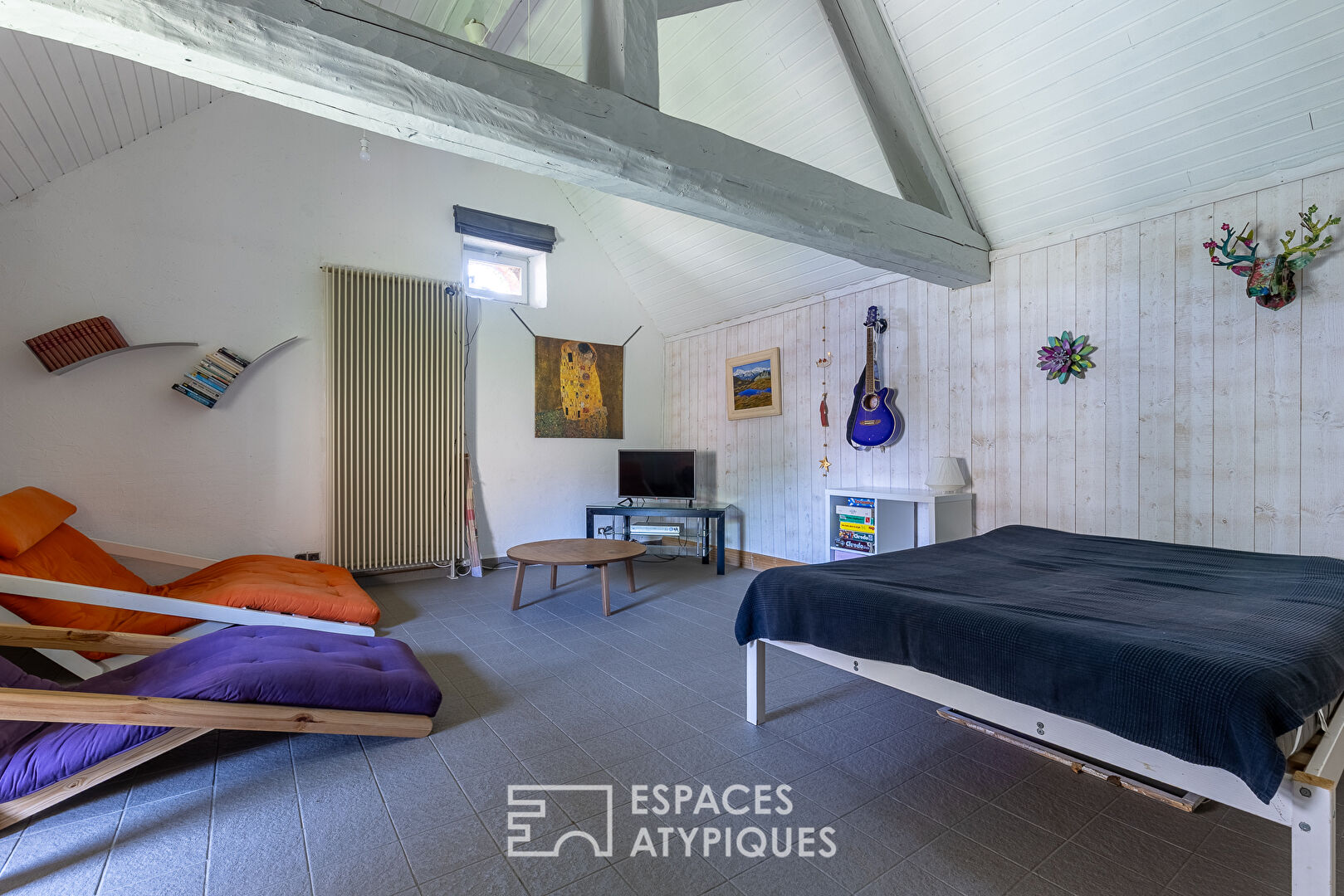 Character house with outbuilding converted into a gîte