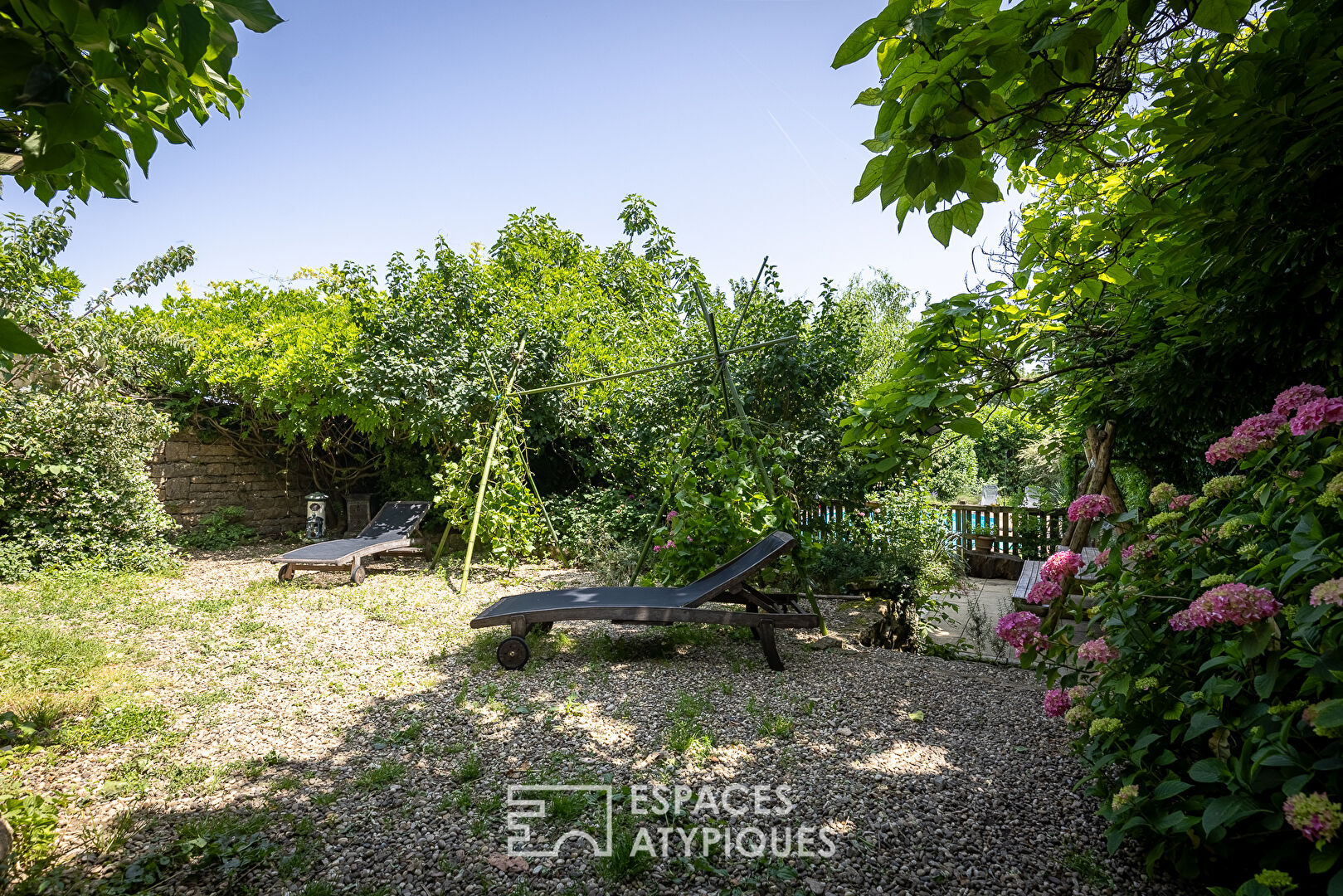 Character house with outbuilding converted into a gîte