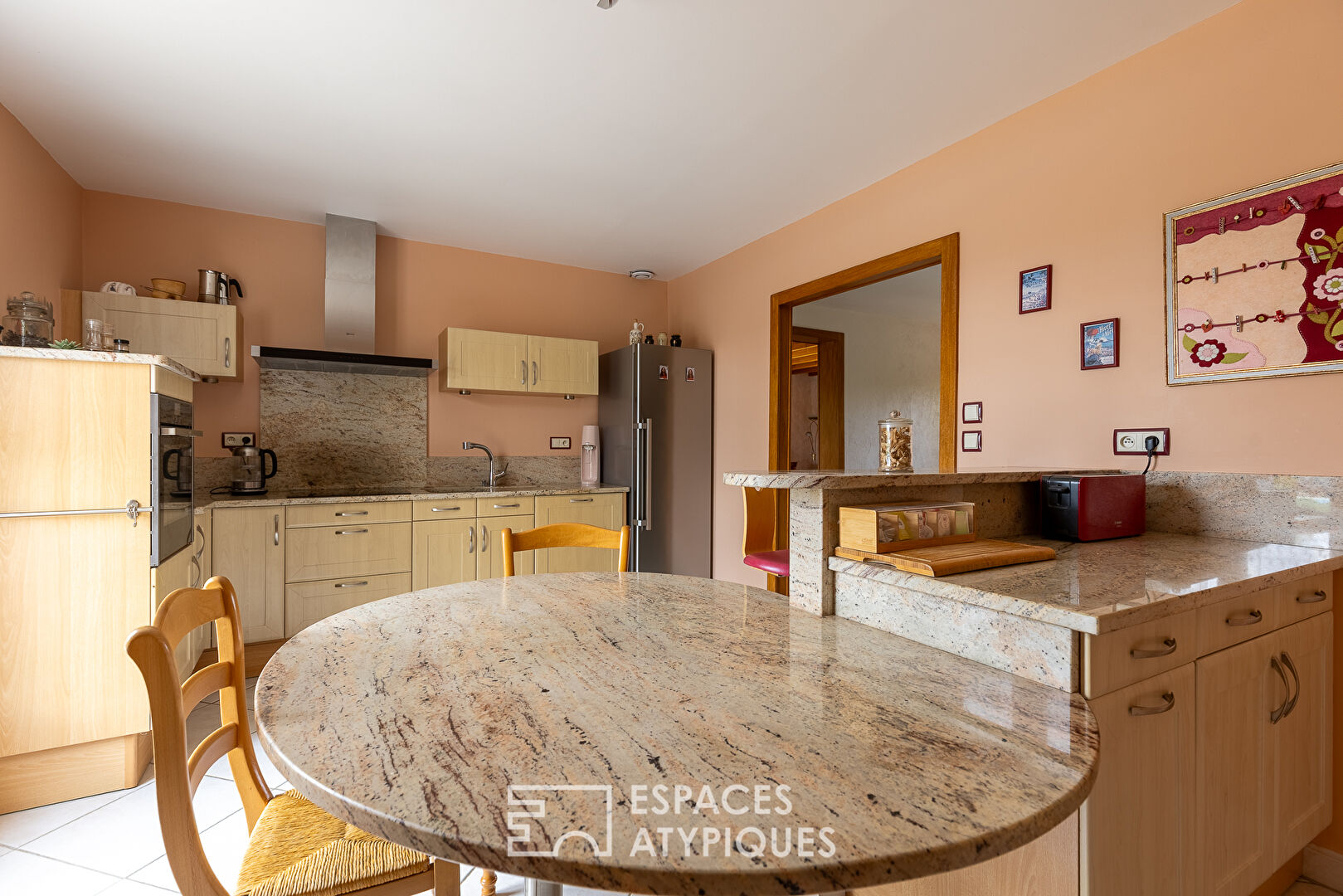 Family home with swimming pool and open views in a peaceful setting