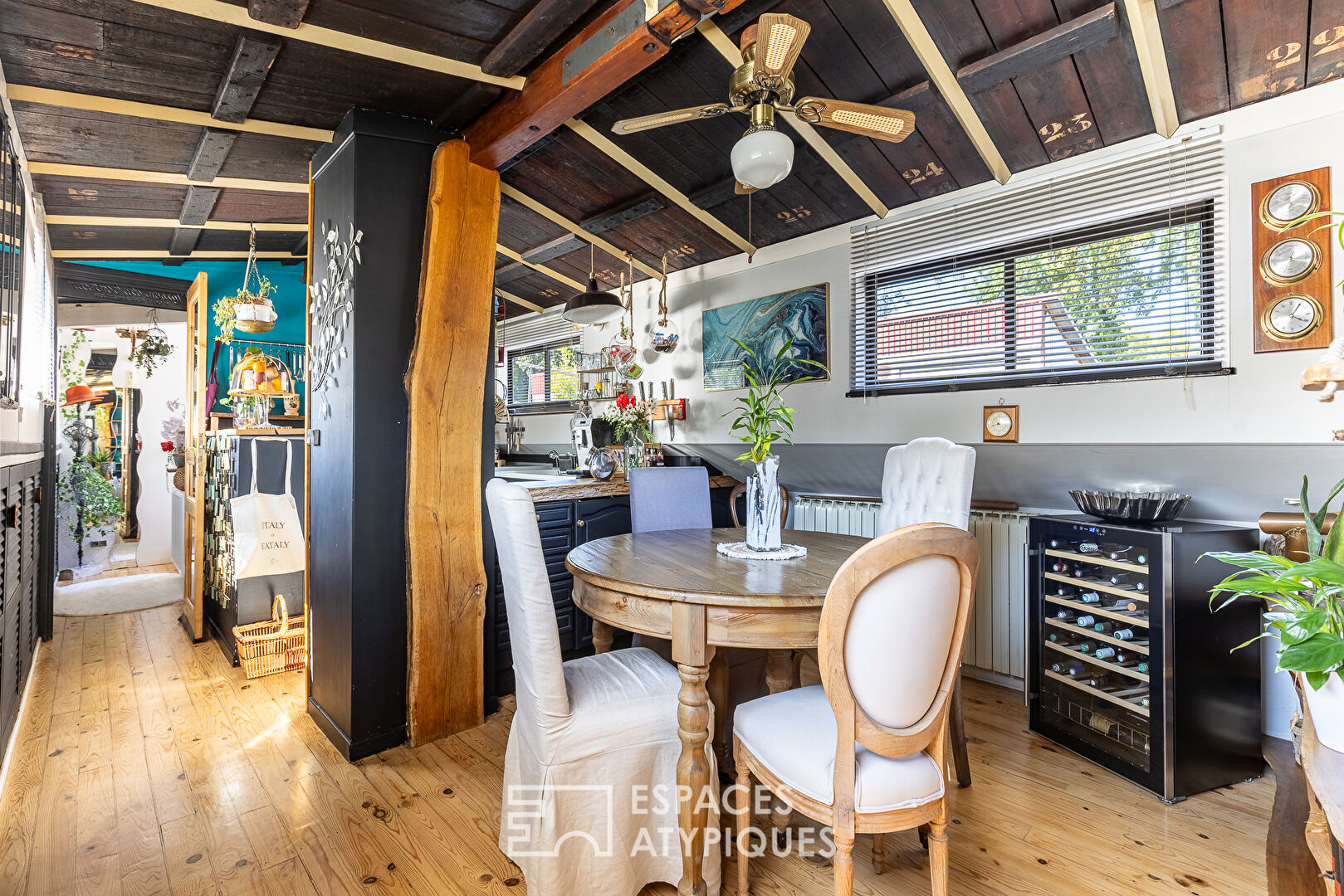 Péniche Tjalk navigante intégralement aménagée