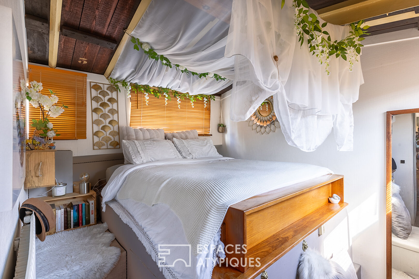 Péniche Tjalk navigante intégralement aménagée