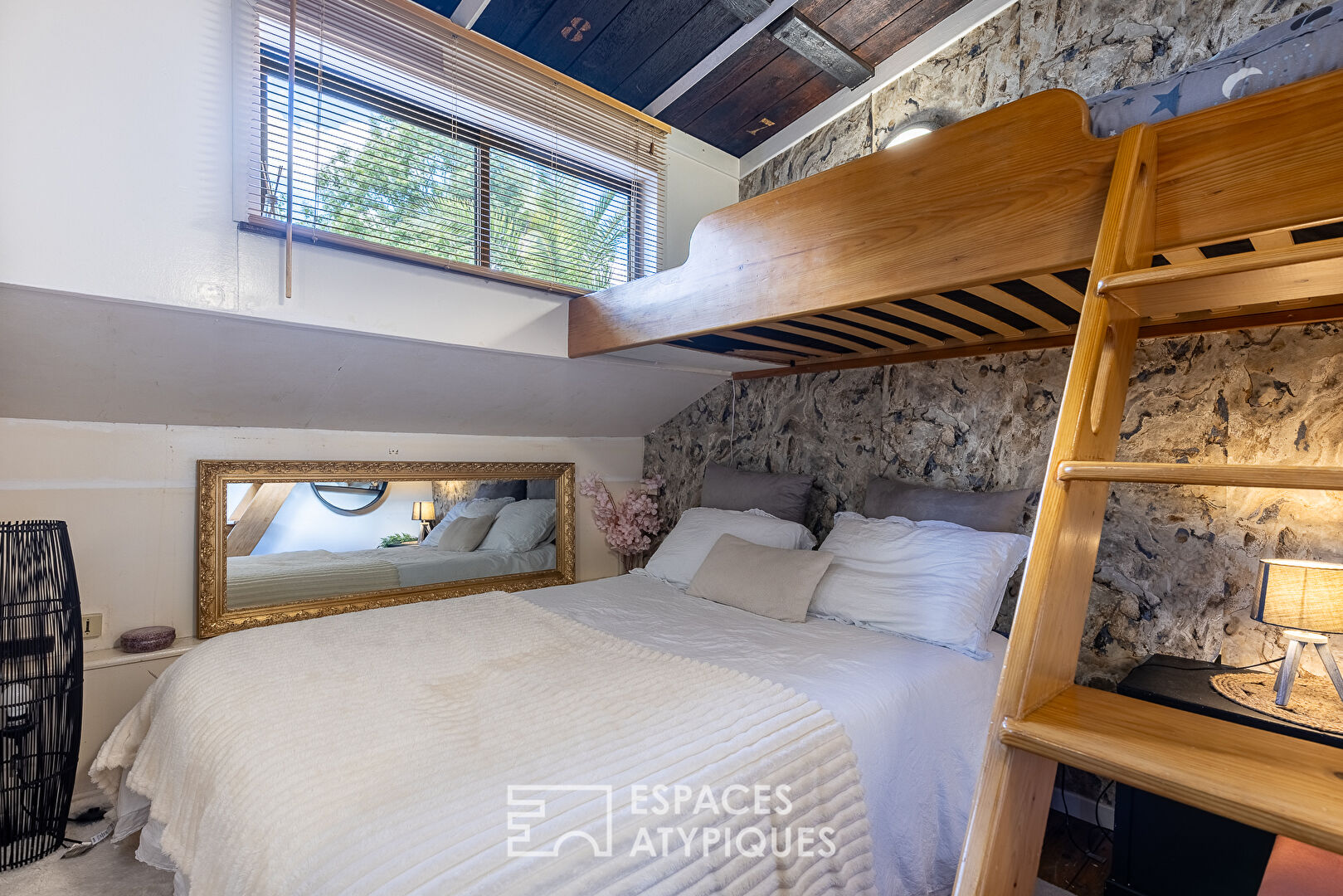 Péniche Tjalk navigante intégralement aménagée