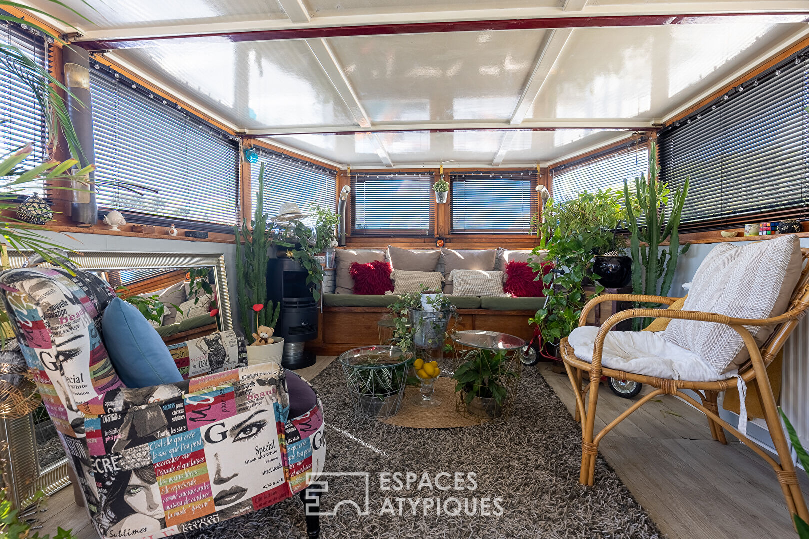 Péniche Tjalk navigante intégralement aménagée