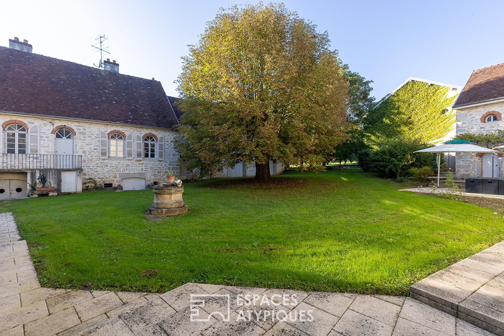 Ancienne propriété de meunier dans son parc