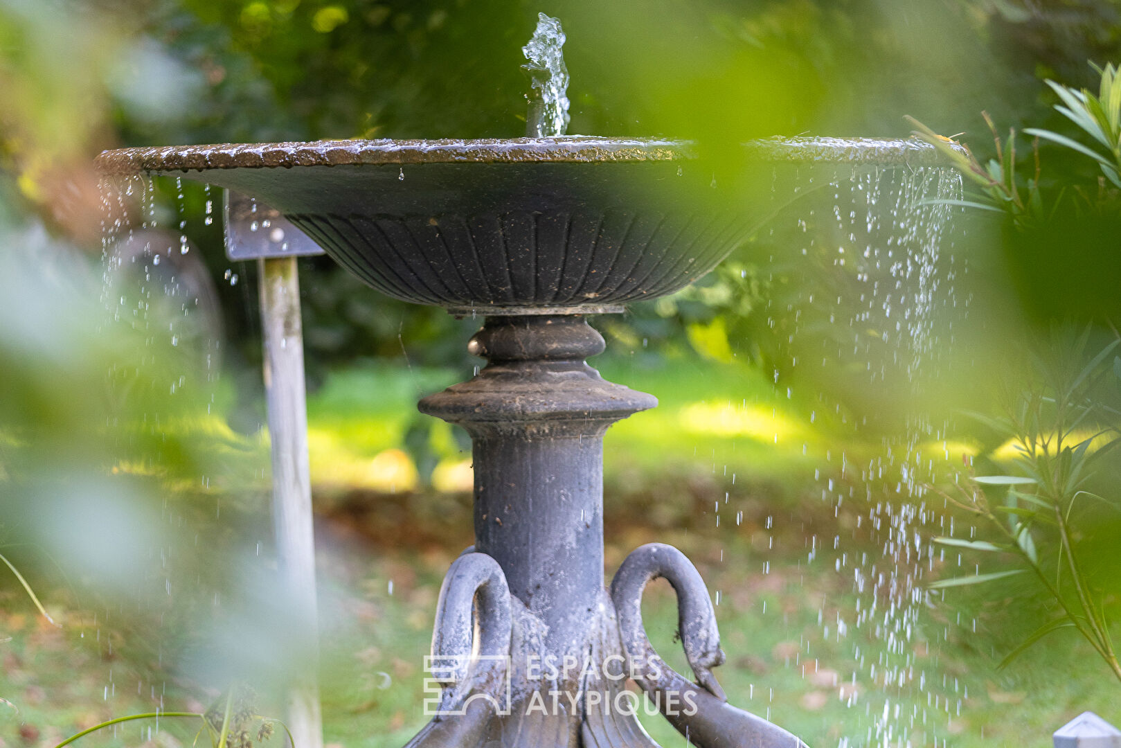 Ancienne propriété de meunier dans son parc