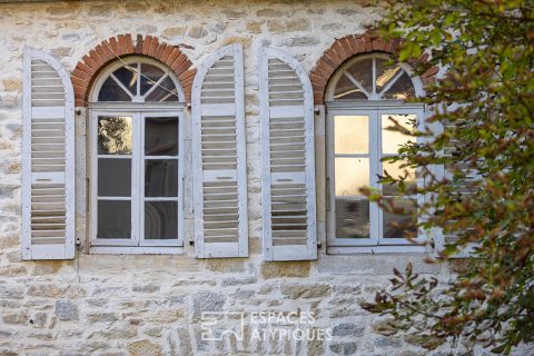 Propriété en pierre dans son parc arboré