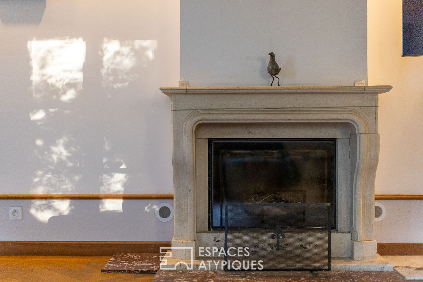 Propriété en pierre dans son parc arboré