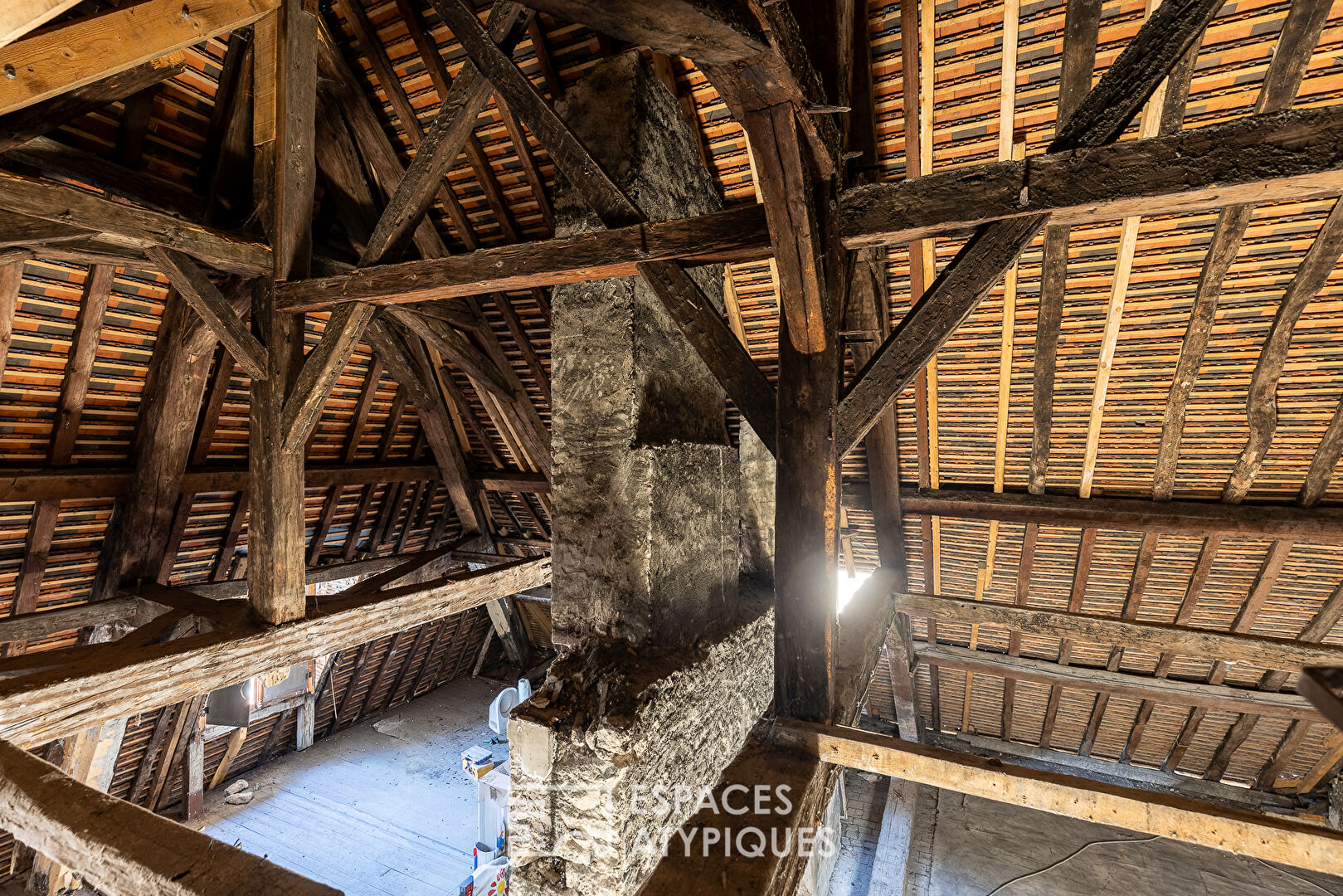 Platform to be converted with its garage in an 18th century mansion