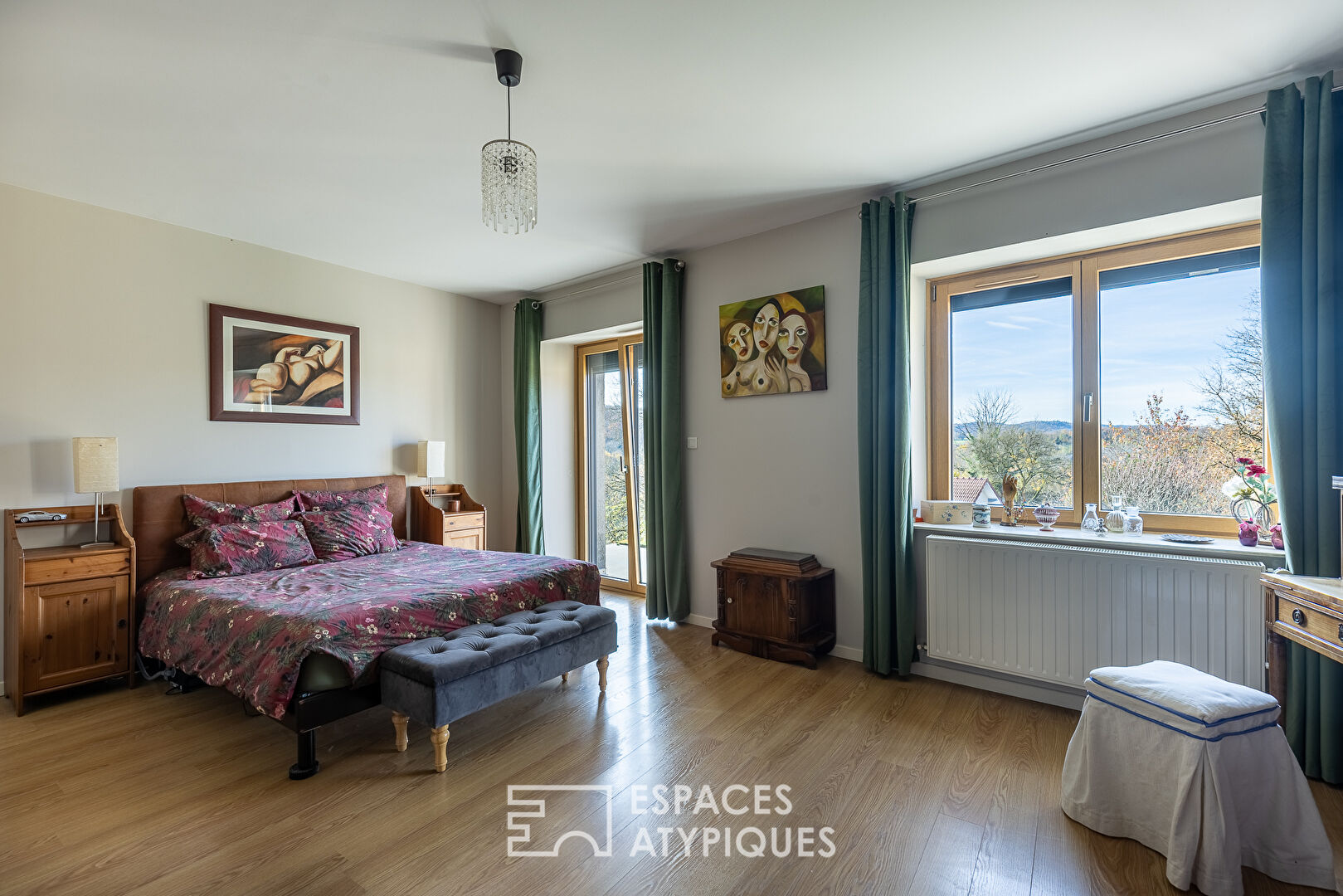 Ancienne ferme de château avec piscine et dépendance