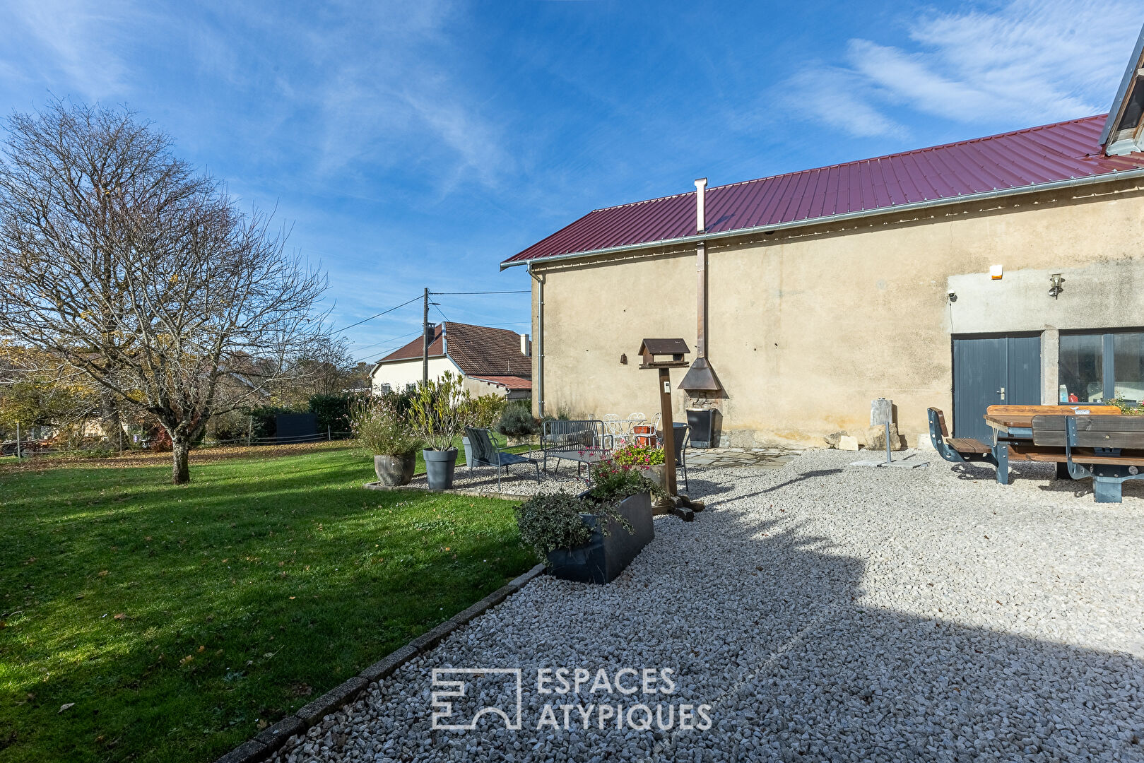 Ancienne ferme de château avec piscine et dépendance