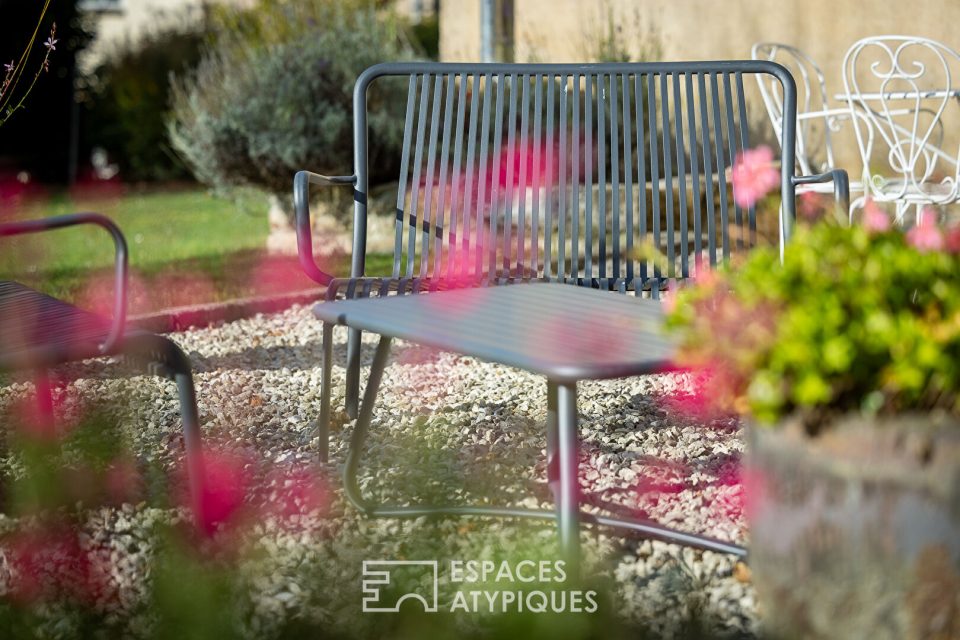 Ancienne ferme de château avec piscine et dépendance
