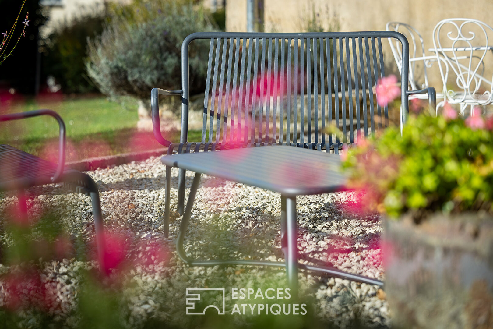 Ancienne ferme de château avec piscine et dépendance