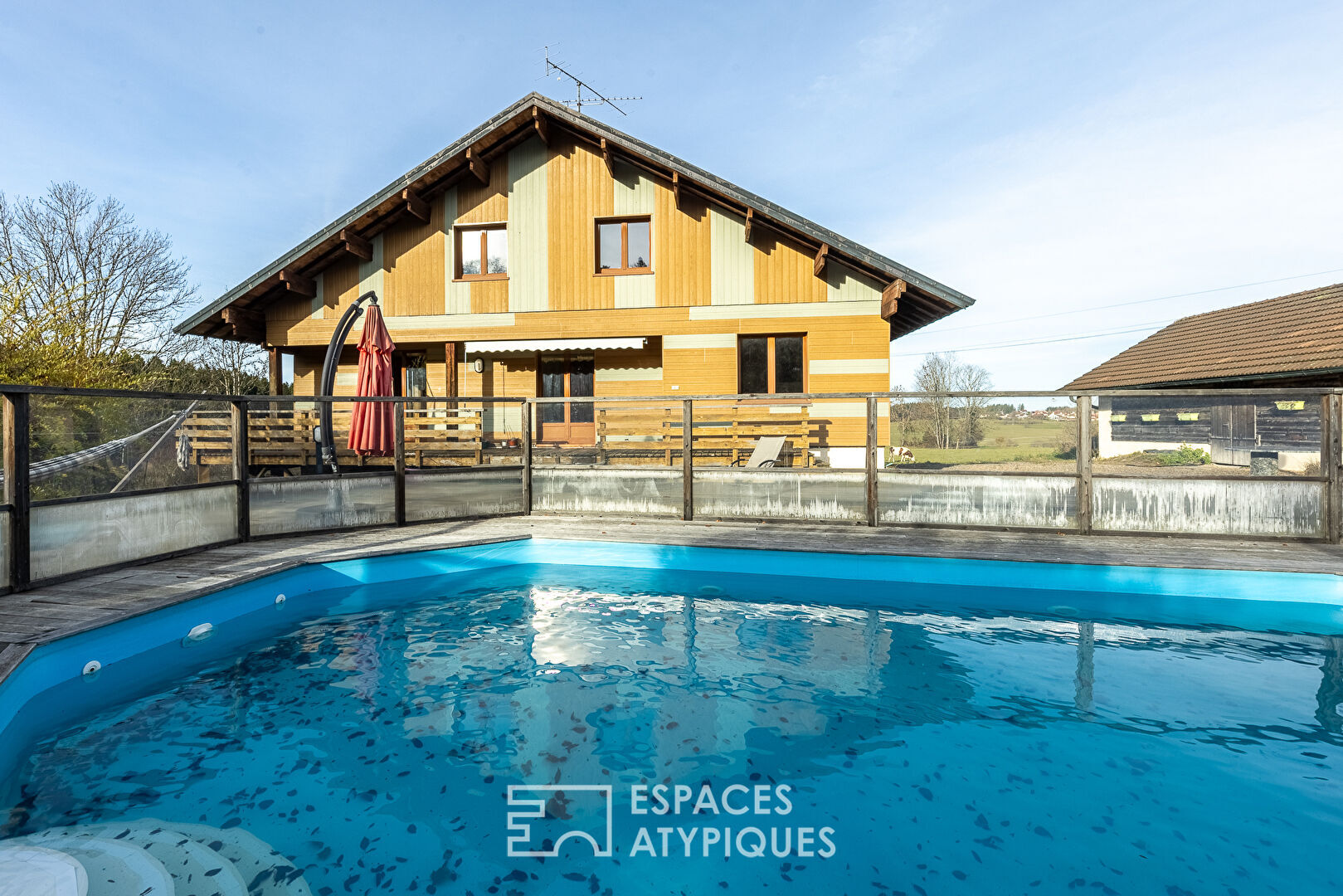 Chalet familial avec piscine dans son hameau