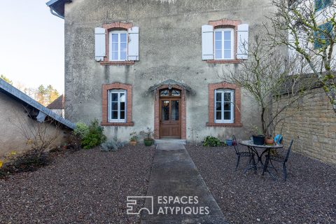 Ancienne maison vigneronne dans village médiéval