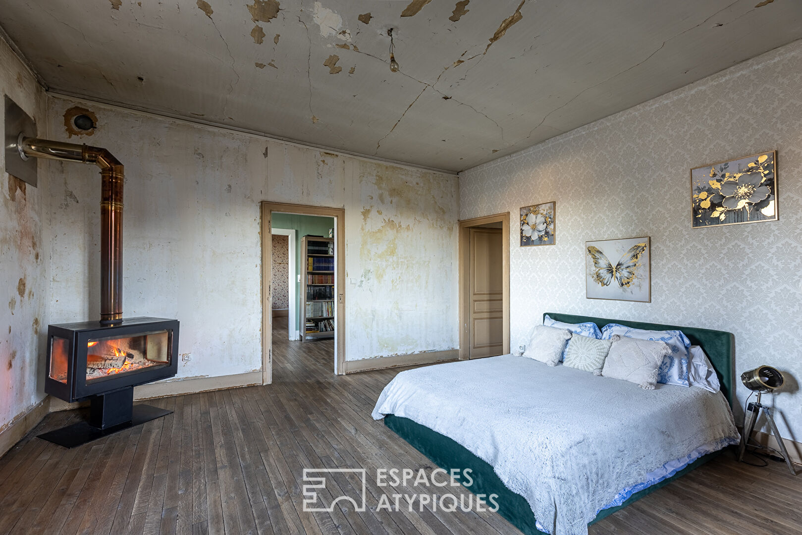 Ancienne maison vigneronne dans village médiéval