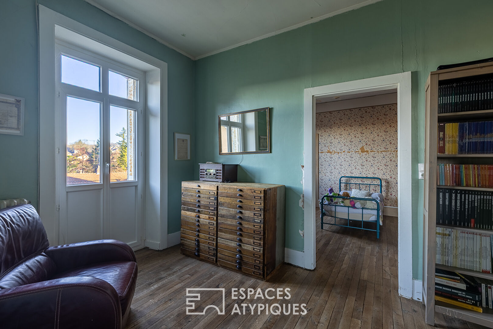 Ancienne maison vigneronne dans village médiéval