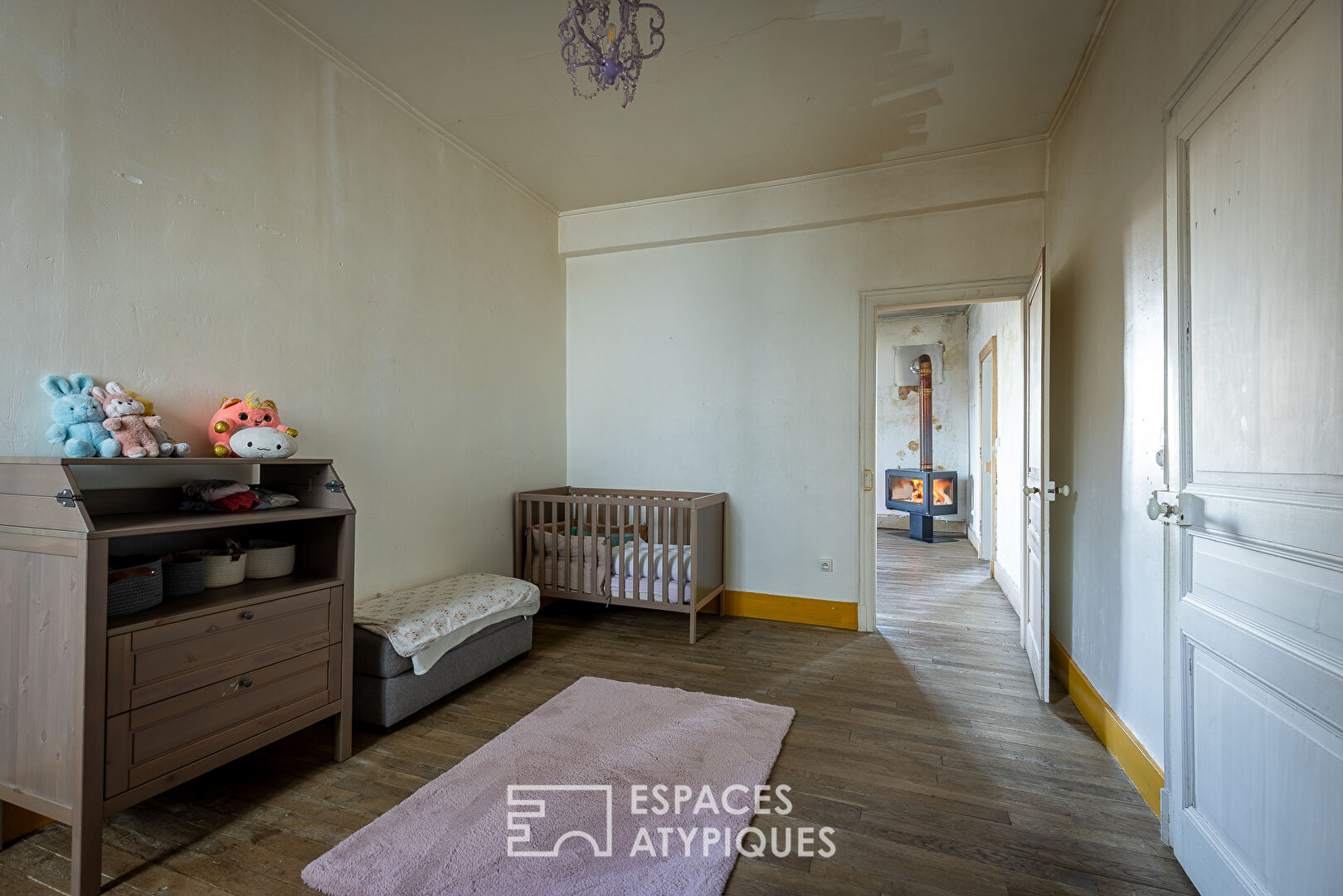 Ancienne maison vigneronne dans village médiéval