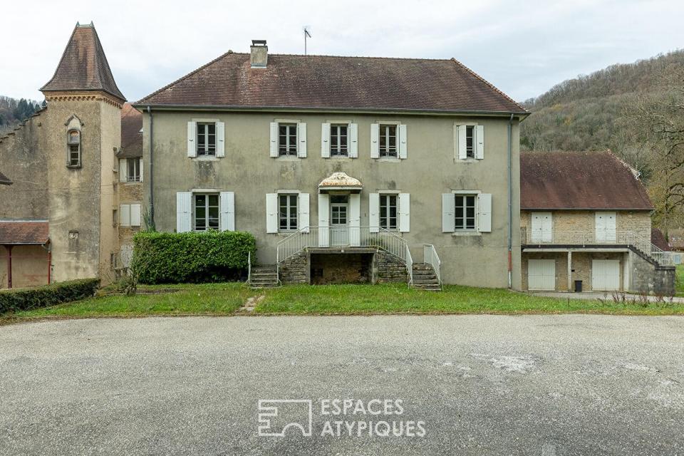 Castel du XVIIe à rénover proche Lons-le-Saunier