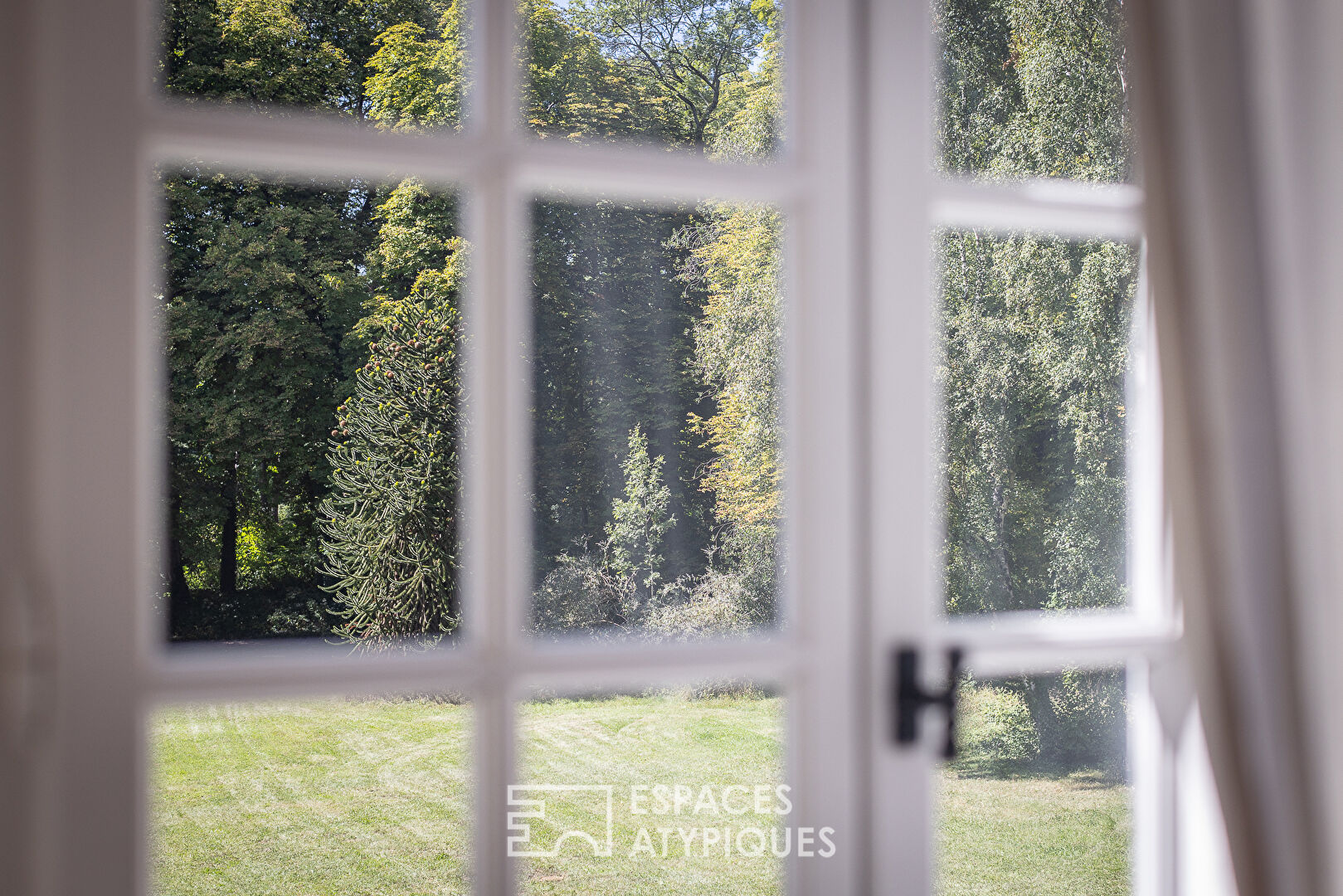 Maison de maître aux multiples projets nichée dans un parc arboré de 9 hectares