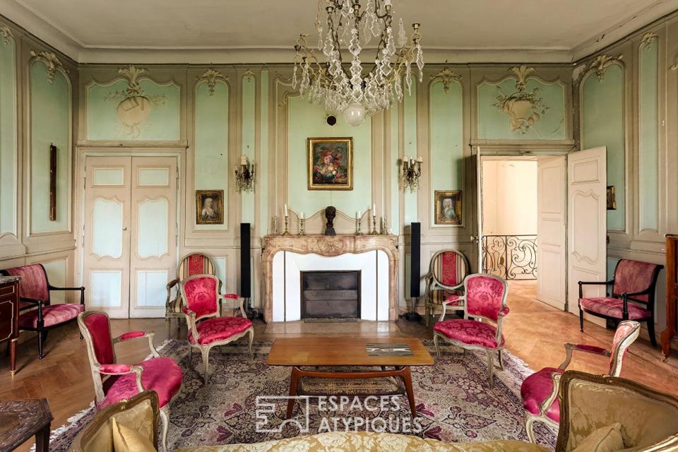 Demeure noble du XVIIIe inscrite MH avec parc proche de Gy