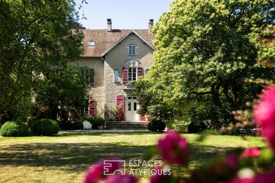 Propriété au grand charme avec ses 3 bâtis en pierre pour de multiples projets
